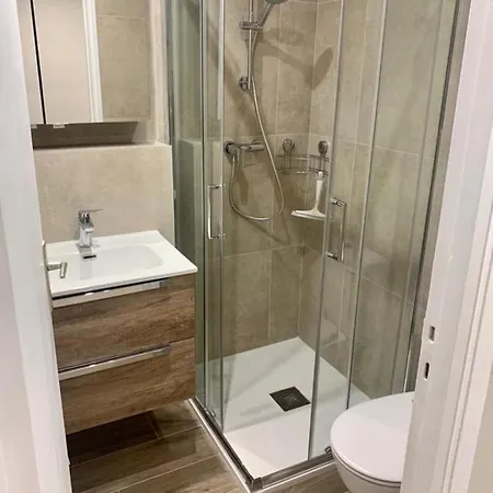 Le Roxane 2 Bedroom In The City-center Of Holiday home Antibes