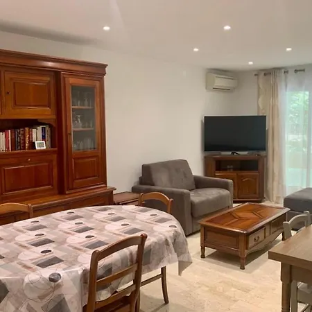 Holiday home Le Roxane 2 Bedroom In The City-center Of